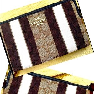 Coach Large Corner Zip Wristlet Signature jacquard w/ stripes Khaki
